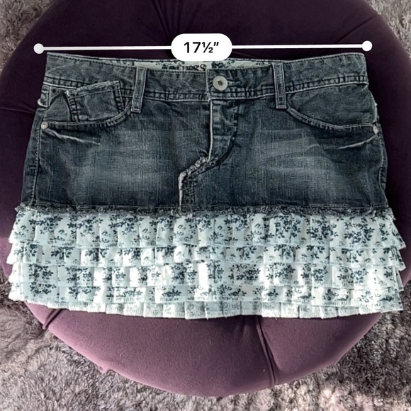Adorable denim guess skirt with flowery ruffles on bottom - Picture 1 of 7